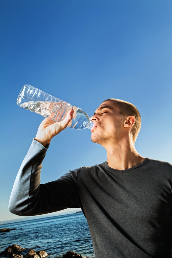 Is it good to drink water while having food?