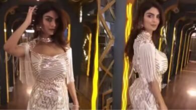 Sexy Video: Anveshi Jain lights in golden glitzy mini outfit, watch