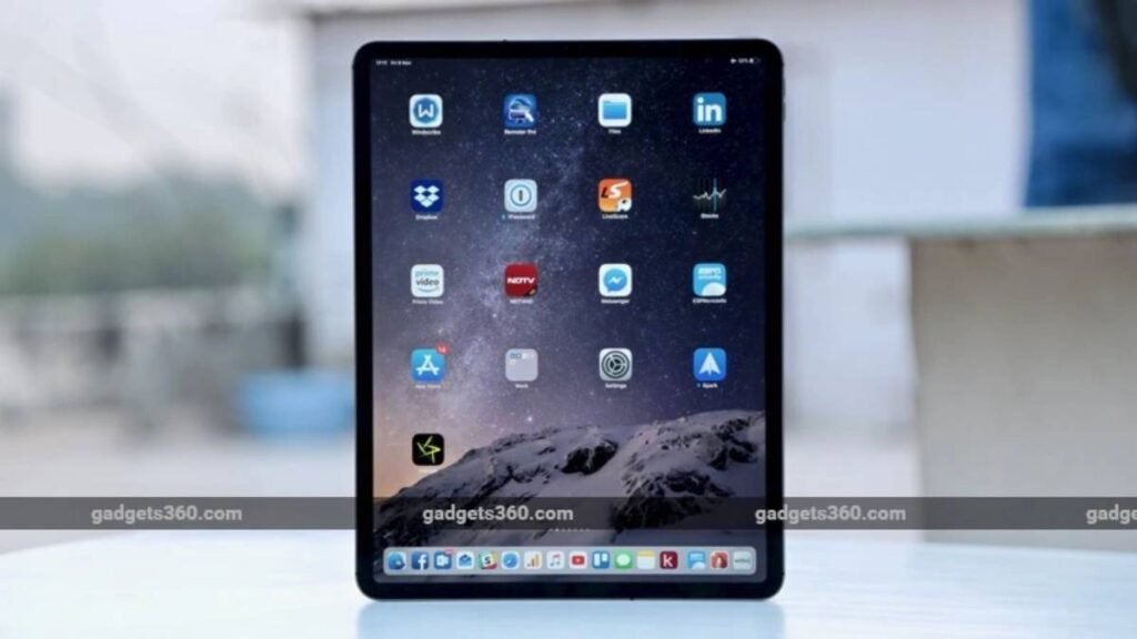 iPad Pro With Apple M2 SoC to Launch This Year, Says Mark Gurman