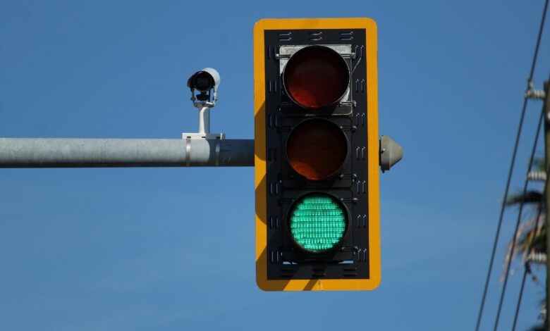 Delhi Traffic Signals to Introduce Electronic Signs Indicating Speed Limits, Timer Displays