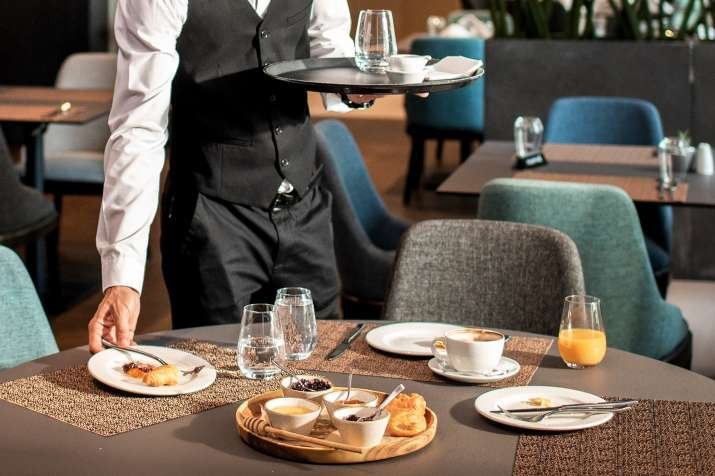 Delhi High Court said this about the service charge in the restaurant, the government had banned