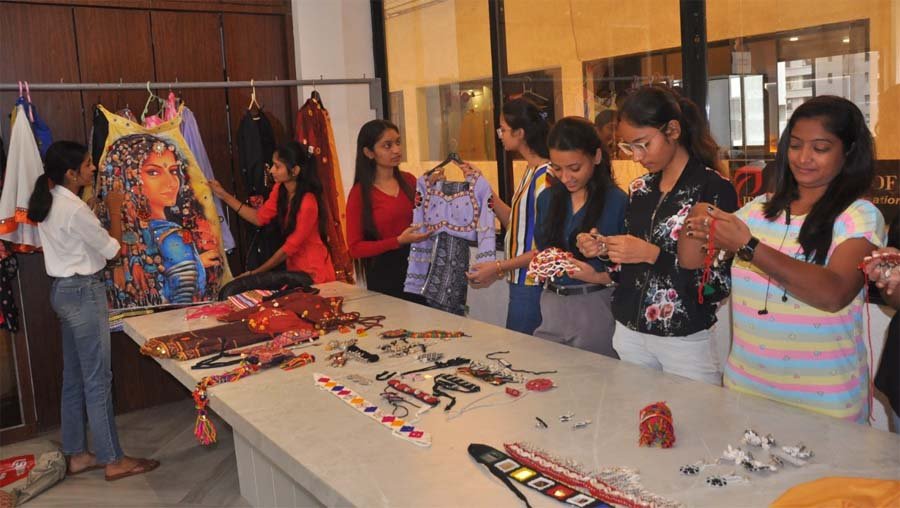 Surat: IDT students made Navratri Garments on the theme of National Game