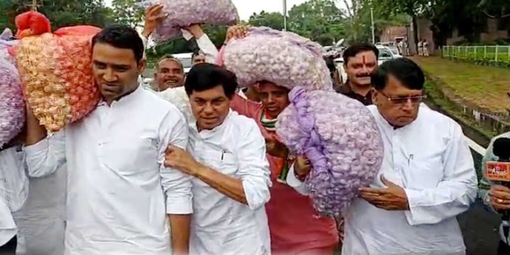 Unique protest of Congress MLAs