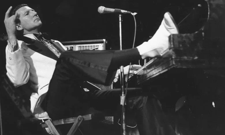 Jerry Lee Lewis, rock legend, has died at the age of 87. The death was confirmed by Zach Farnum, agent of the American singer, this Friday (28).