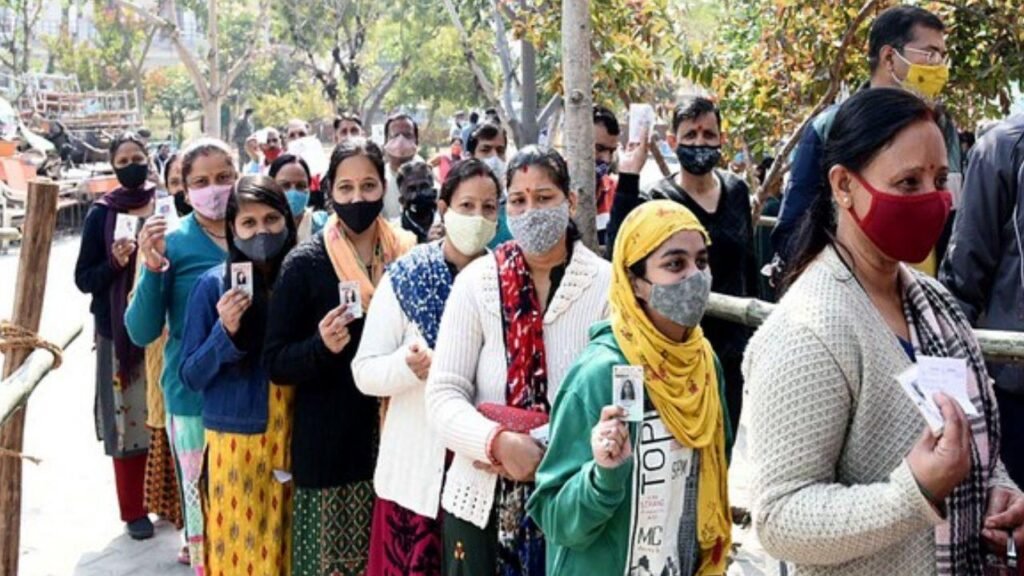 Fate of 412 candidates imprisoned in EVM in Himachal Pradesh 65.50 percent voting till 5 pm