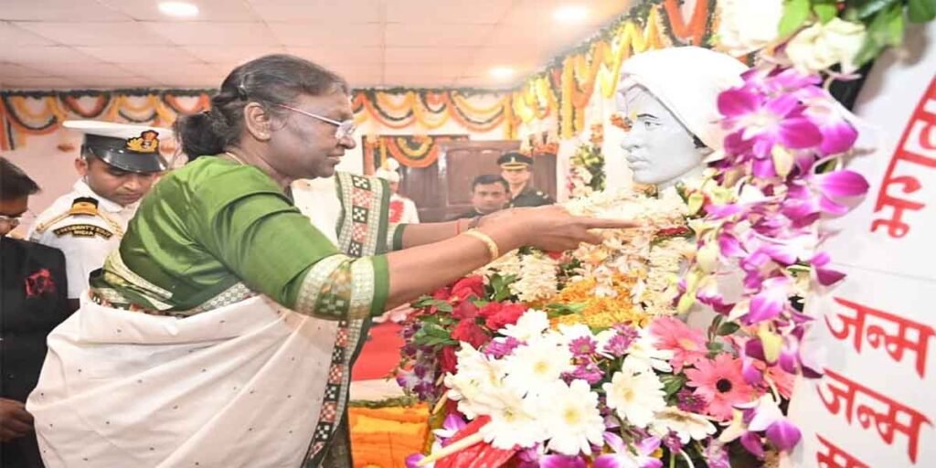 President Murmu pays tribute to Birsa Munda in Ulihatu