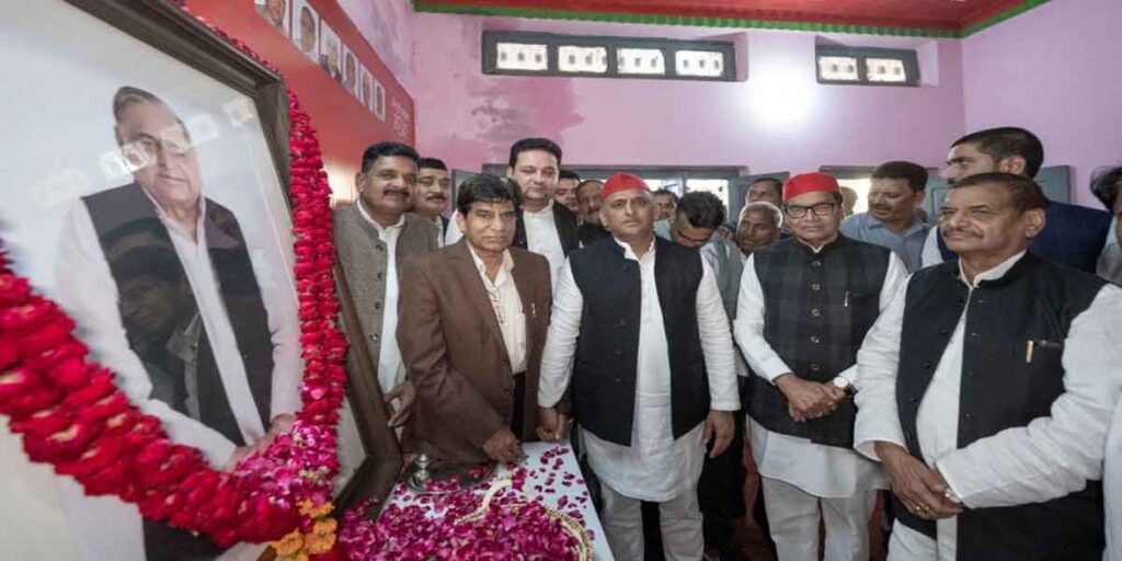 Yogi and Akhilesh pay tribute on Mulayam’s birth anniversary