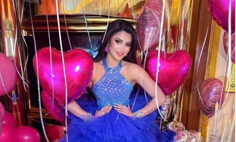 Urvashi Rautela celebrated her birthday at the Eiffel Tower