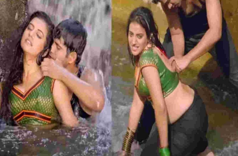 Bhojpuri beauty Akshara Singh opened her blouse from this actor