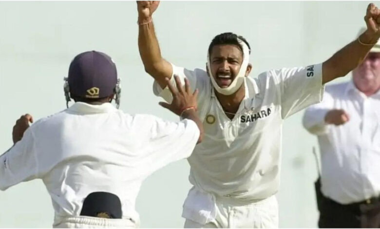 Anil Kumble bowling with broken jaw