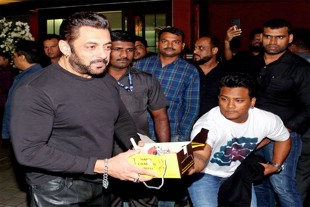 Salman Khan turns 59, ‘Bhaijaan’ seen with family